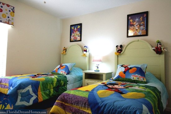 http://floridadreamhomes.com/custimages/755-12.JPG