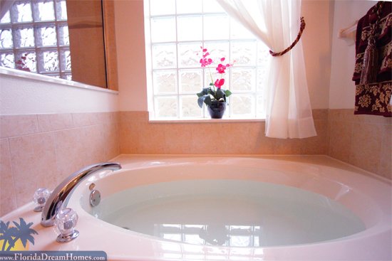 http://floridadreamhomes.com/custimages/755-8.JPG